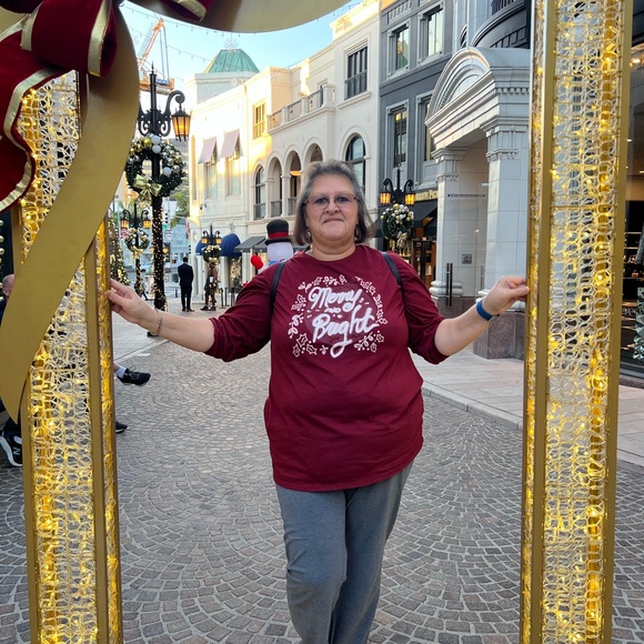 Meet your Posher, Tina - Picture 1 of 1